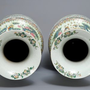 A pair of large Chinese famille rose vases with birds in a garden, 19th C. — photo 5