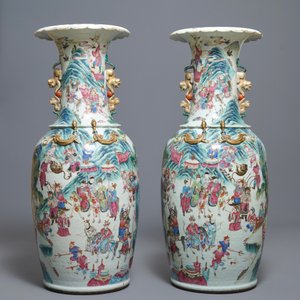 A pair of large Chinese famille rose vases with narrative design, 19th C. — 照片 3