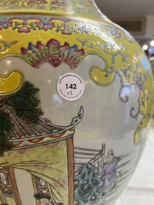 A pair of large Chinese famille rose yellow-ground 'Hu' vases with narrative design, Qianlong mark, Republic — 照片 4