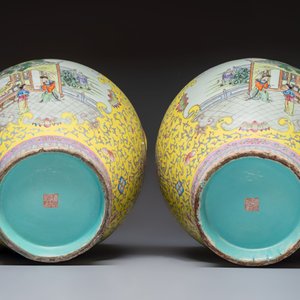 A pair of large Chinese famille rose yellow-ground 'Hu' vases with narrative design, Qianlong mark, Republic — 照片 6