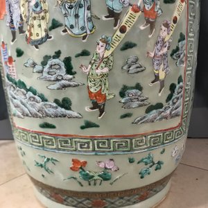A pair of large Chinese famille verte celadon-ground vases with figural design, 19th C. — photo 12