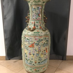 A pair of large Chinese famille verte celadon-ground vases with figural design, 19th C. — photo 27