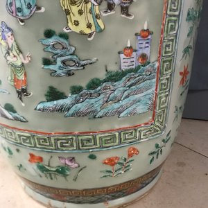 A pair of large Chinese famille verte celadon-ground vases with figural design, 19th C. — photo 33