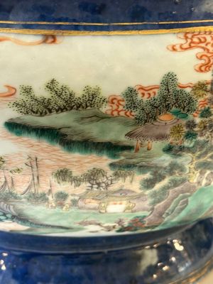 A pair of large Chinese famille verte powder-blue-ground 'landscape' jardinières, 19th C. — 照片 11
