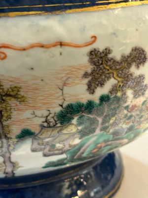 A pair of large Chinese famille verte powder-blue-ground 'landscape' jardinières, 19th C. — 照片 14
