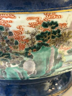 A pair of large Chinese famille verte powder-blue-ground 'landscape' jardinières, 19th C. — 照片 10