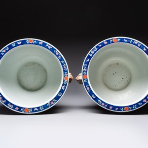 A pair of large Chinese famille verte powder-blue-ground 'landscape' jardinières, 19th C. — 照片 5