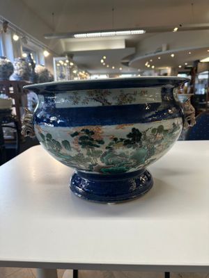 A pair of large Chinese famille verte powder-blue-ground 'landscape' jardinières, 19th C. — 照片 21