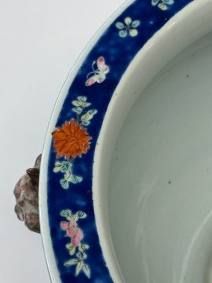A pair of large Chinese famille verte powder-blue-ground 'landscape' jardinières, 19th C. — 照片 24