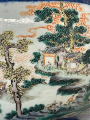 A pair of large Chinese famille verte powder-blue-ground 'landscape' jardinières, 19th C. — 照片 28