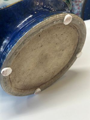 A pair of large Chinese famille verte powder-blue-ground 'landscape' jardinières, 19th C. — 照片 30