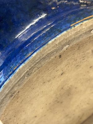 A pair of large Chinese famille verte powder-blue-ground 'landscape' jardinières, 19th C. — 照片 31