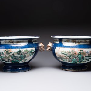 A pair of large Chinese famille verte powder-blue-ground 'landscape' jardinières, 19th C. — 照片 3