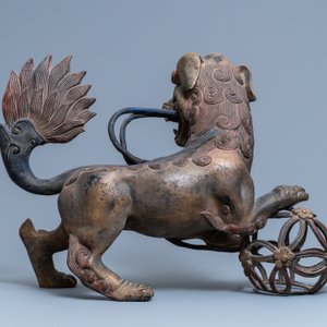 A pair of large Chinese gilt-lacquered bronze Buddhist lions, 19th C. — 照片 9