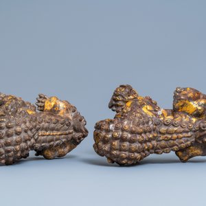 A pair of large Chinese gilt-lacquered iron models of Buddhist lions, 18/19th C. — photo 6