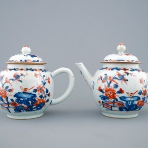 A pair of large Chinese Imari style teapots and covers, Qianlong, 18th C. — 照片 1