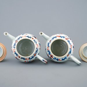 A pair of large Chinese Imari style teapots and covers, Qianlong, 18th C. — 照片 5