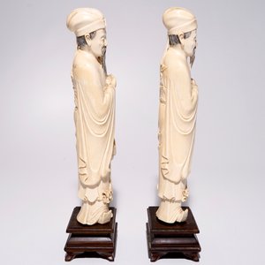 A pair of large Chinese ivory carvings of sages with scrolls, 19th C. — 照片 2