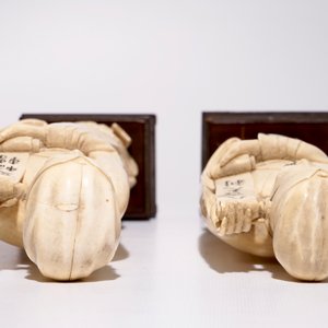 A pair of large Chinese ivory carvings of sages with scrolls, 19th C. — 照片 5