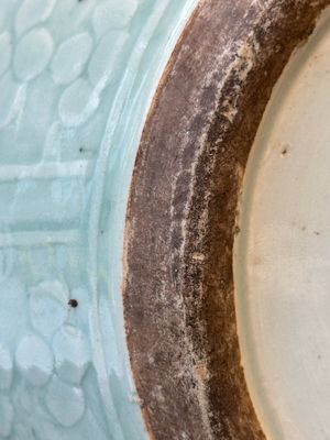 A pair of large Chinese monochrome celadon-glazed anhua 'lotus scroll' bottle vases, 19th C. — photo 11