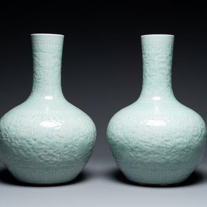 A pair of large Chinese monochrome celadon-glazed anhua 'lotus scroll' bottle vases, 19th C. — photo 1