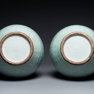 A pair of large Chinese monochrome celadon-glazed anhua 'lotus scroll' bottle vases, 19th C. — photo 4
