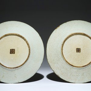 A pair of large Chinese Nanking famille rose warrior chargers, 19th C. — photo 2