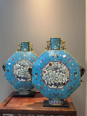 A pair of large Chinese octagonal cloisonné moonflasks, 'bianhu', Qianlong/Jiaqing — 照片 3