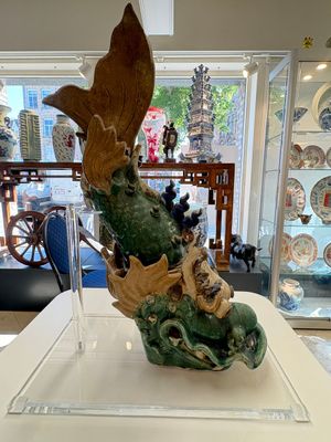 A pair of large Chinese polychrome-glazed fish-form roof tiles, 19th C. — photo 16