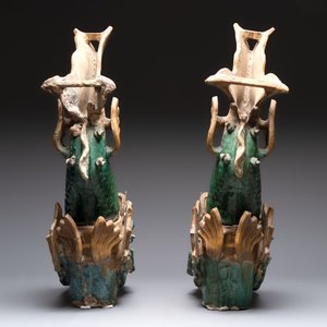 A pair of large Chinese polychrome-glazed fish-form roof tiles, 19th C. — photo 5