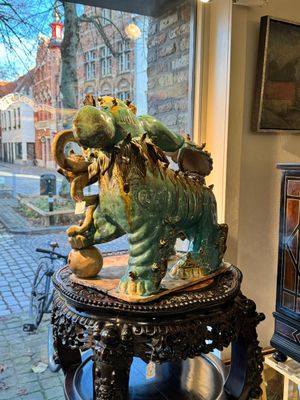 A pair of large Chinese polychrome-glazed Shiwan stoneware Buddhist lions, 19th C. — photo 1