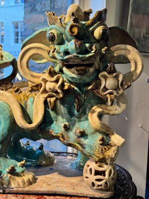 A pair of large Chinese polychrome-glazed Shiwan stoneware Buddhist lions, 19th C. — photo 11