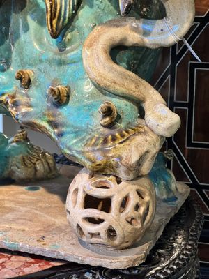 A pair of large Chinese polychrome-glazed Shiwan stoneware Buddhist lions, 19th C. — photo 9