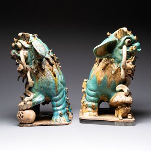 A pair of large Chinese polychrome-glazed Shiwan stoneware Buddhist lions, 19th C. — photo 3