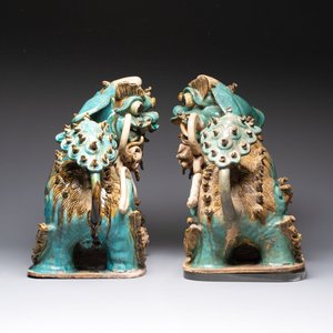 A pair of large Chinese polychrome-glazed Shiwan stoneware Buddhist lions, 19th C. — photo 5