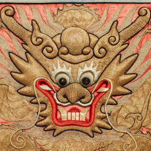 A pair of large Chinese relief-embroidered silk 'dragon' panels, 19th C. — 照片 5