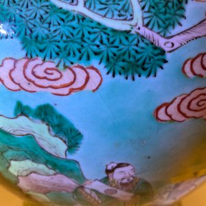 A pair of large Chinese turquoise-ground famille verte vases and covers, 19th C. — photo 9