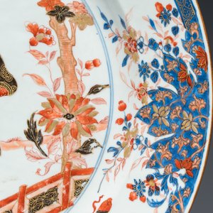 A pair of large Chinese verte-Imari 'Governor Duff' dishes — photo 5