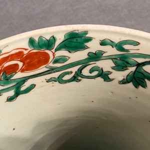A pair of large Chinese wucai 'gu' vases, Transitional period — photo 39