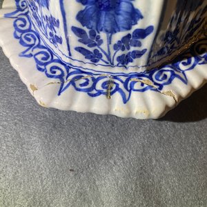 A pair of large Dutch Delft blue and white vases and covers, 18th C. — photo 18