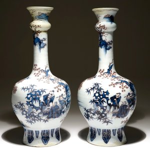A pair of large Dutch Delft blue, white and manganese chinoiserie garlick neck vases, 17th C. — photo 4