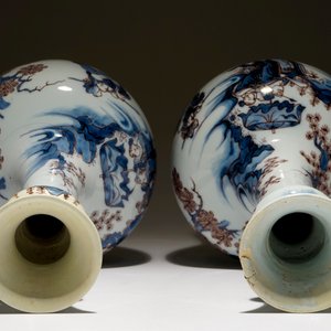 A pair of large Dutch Delft blue, white and manganese chinoiserie garlick neck vases, 17th C. — photo 6