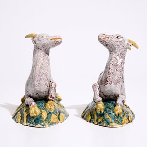 A pair of large Dutch Delft polychrome models of goats on a ground, 18th C. — photo 2