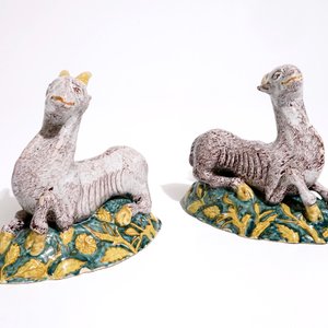 A pair of large Dutch Delft polychrome models of goats on a ground, 18th C. — photo 7