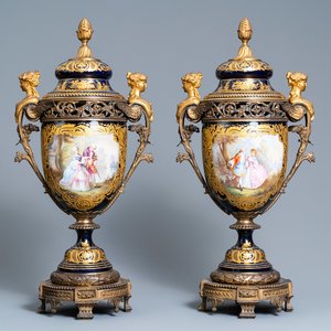A pair of large French Sèvres-style vases with gilded bronze mounts, signed Le Berre, 19th C. — 照片 1