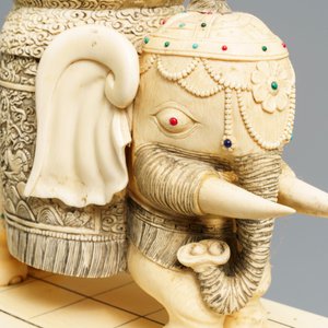 A pair of large inlaid Chinese ivory groups of Buddha and Guanyin on an elephant, ca. 1900 — 照片 9