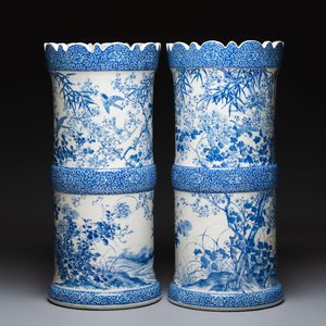 A pair of large Japanese blue and white stands, Keisa 瀬戸圭左製 and Yamakei 山圭制 marks, 19/20th C. — 照片 4