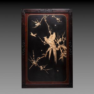 A pair of large Japanese bone-inlaid lacquered wooden panels with birds design, 19/20th C. — foto 2