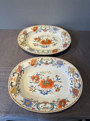 A pair of large oval Chinese famille rose 'Madame de Pompadour' dishes, Qianlong, ca. 1745 — photo 1
