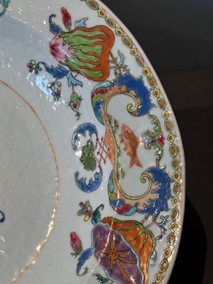 A pair of large oval Chinese famille rose 'Madame de Pompadour' dishes, Qianlong, ca. 1745 — photo 4